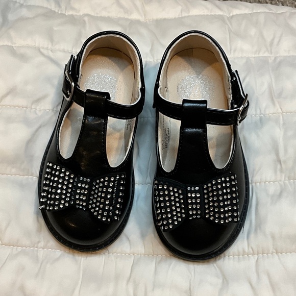 Vince Camuto Black Kids Dress Shoes with Bow - Picture 2 of 6